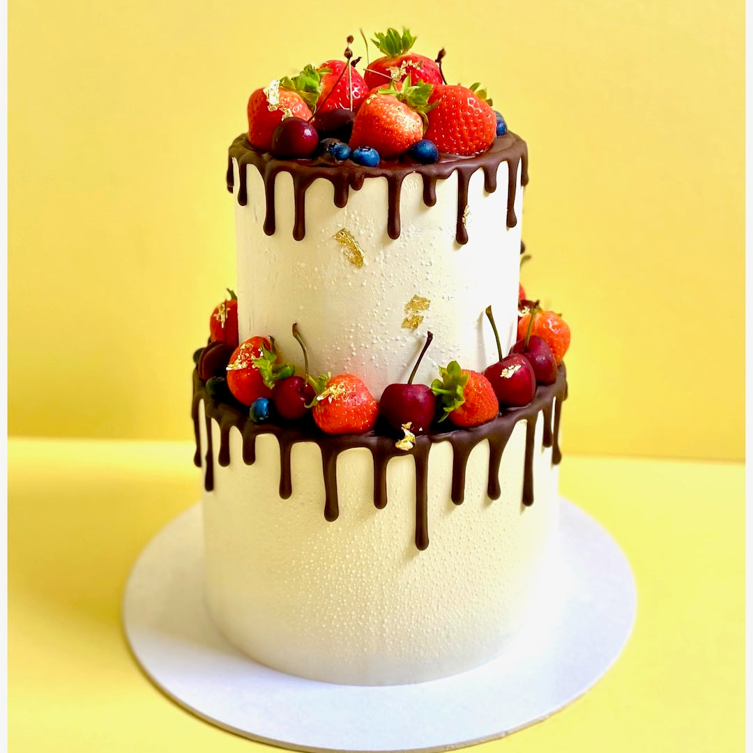 FRESH BERRIES DRIP CAKE