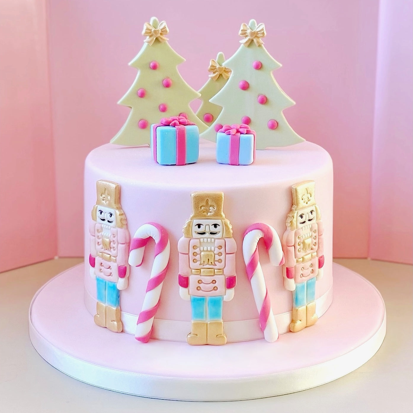 NUTCRACKER LUXURY CHRISTMAS CAKE
