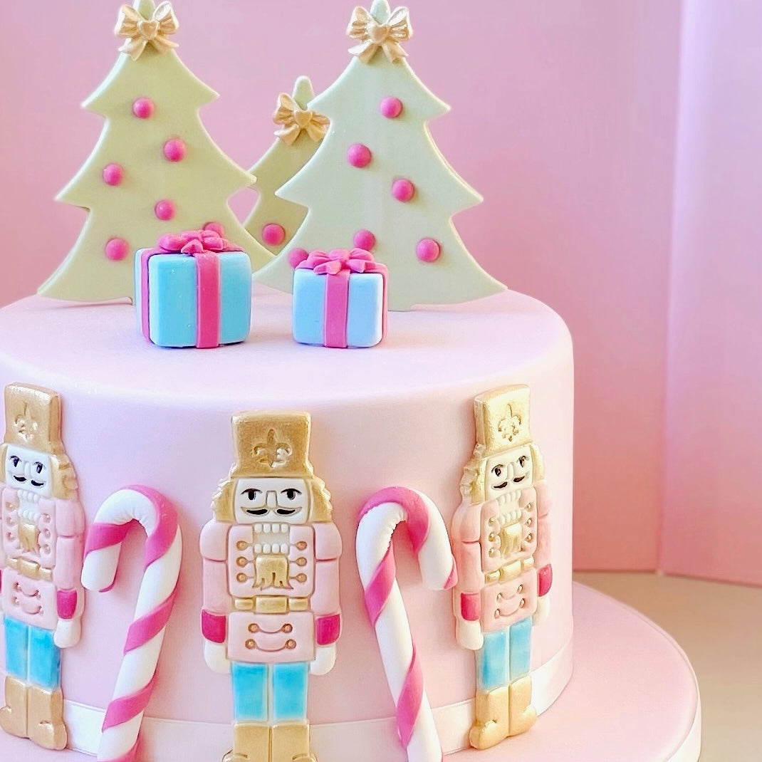 NUTCRACKER LUXURY CHRISTMAS CAKE