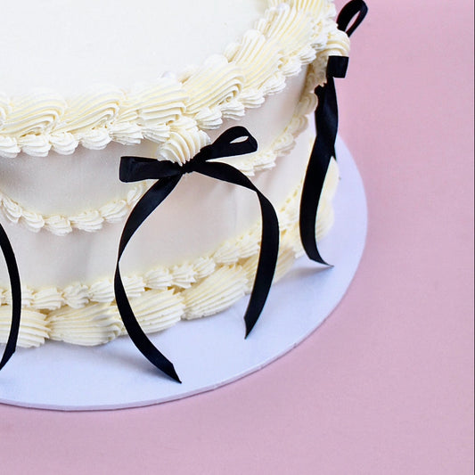 White and black vintage heart cake with ribbons
