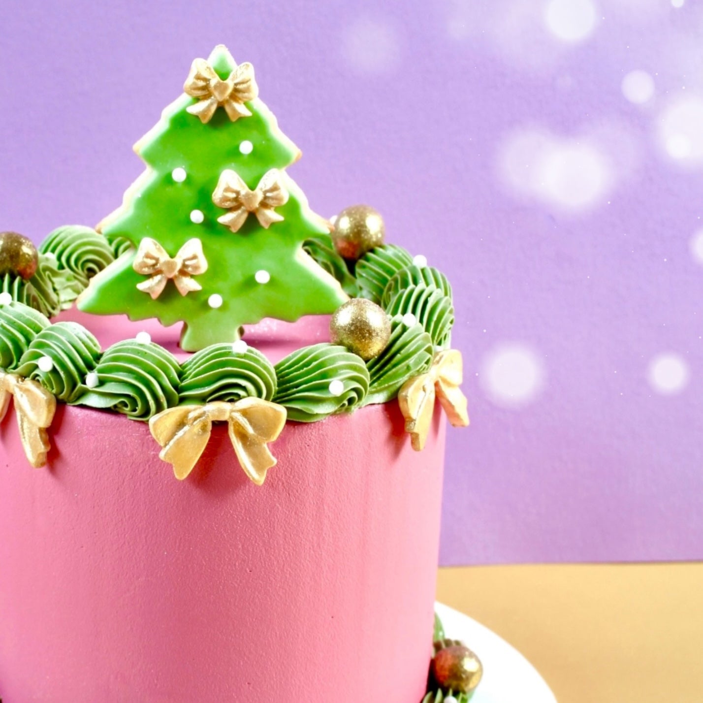 BERRY BOWS CHRISTMAS CAKE