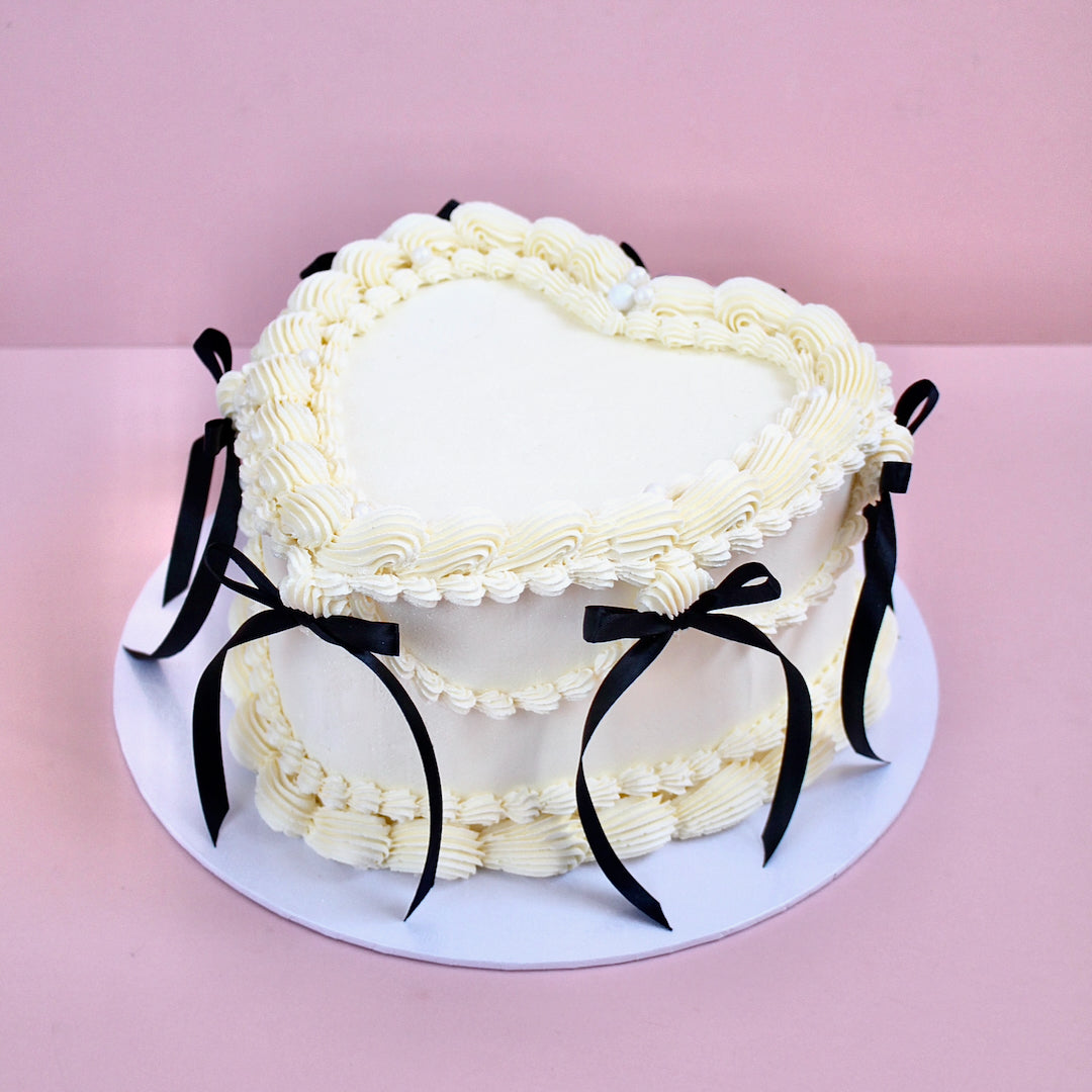 RIBBONS VINTAGE HEART CAKE