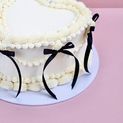 RIBBONS VINTAGE HEART CAKE